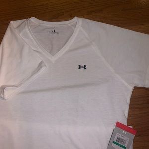 Women’s under armor v neck tshirt